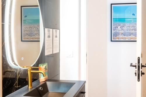 a bathroom with a sink and a mirror at Maison Rouget - Chambre 1 - Mimosa in Nice