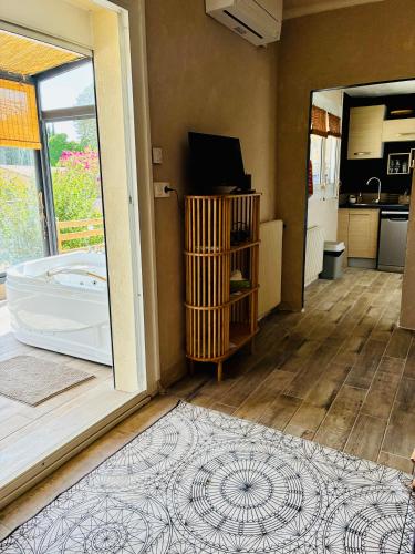 Casa Alma, Vue Cité, jacuzzi balnéo, clim, jardin, parking gratuit