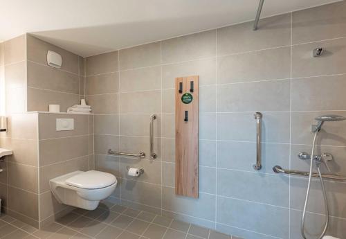 a bathroom with a toilet and a shower at B&B HOTEL Mâcon Sud 3 étoiles in Varennes-lès-Mâcon