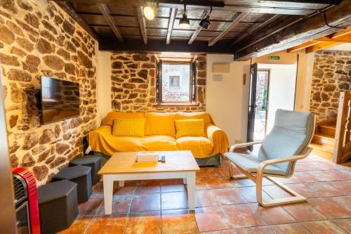 a living room with a couch and a table at El Llagar de Ternín in Villaviciosa