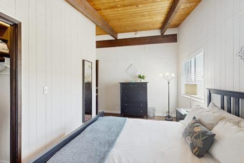 a bedroom with a bed and a wooden ceiling at Rockaway Beach View in Port Blakely