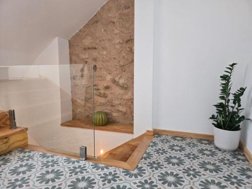 a shower with a glass door in a bathroom at Sobrado das Marias in Figueiró dos Vinhos