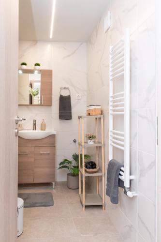 a bathroom with a sink and a toilet and a mirror at La Casa Seni Near Athens Airport in Papangeláki