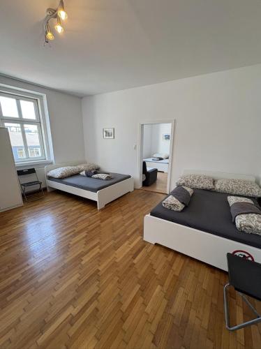 Three Bedroom Spacious Apartment near Train Station