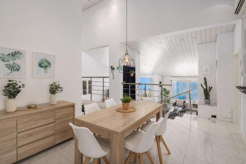 Carpe Diem - XL Apartments with Pool and Seaview