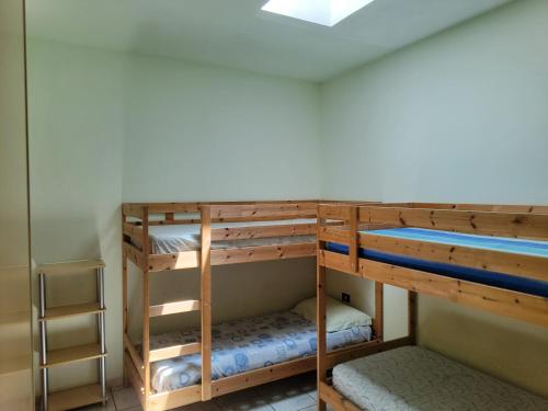 two bunk beds in a room with a ceiling at Camera singola in affitto con bagno privato interno in Montenero di Bisaccia