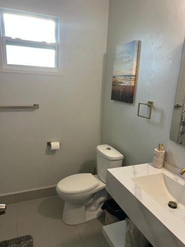 Bilik mandi di Sunset Bay B&B