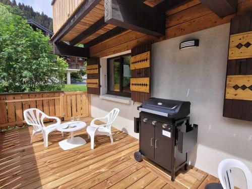 Chalet familial rénové, proche centre, capacité 12, parking, WiFi