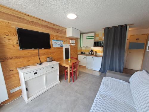 Studio moderne, centre station, terrasse sud, animaux admis