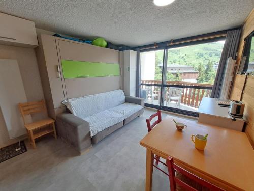 Studio moderne, centre station, terrasse sud, animaux admis