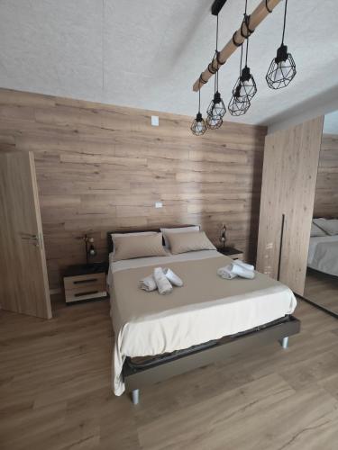 a bedroom with a bed with two towels on it at locazione turistica da Iole in Popoli
