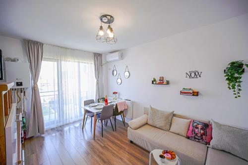 a living room with a couch and a table at ChicStudio Full Kitchen AC Free Parking Popcorn in Chiajna