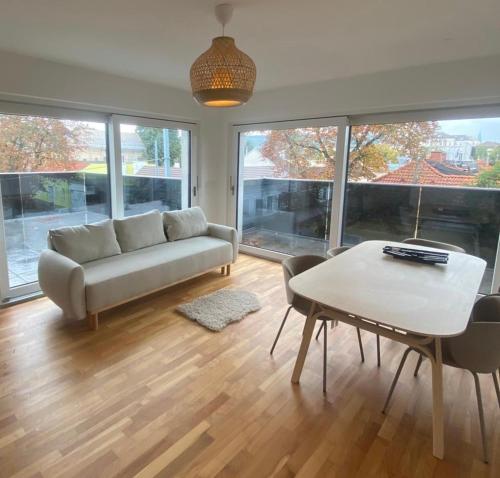 90 m2 Apartment with Balcony & Free Parking