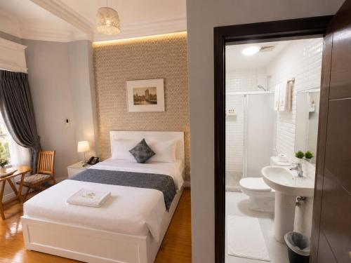 a bedroom with a bed and a sink and a toilet at new colmbia in Cairo