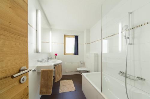 Chalet Sonnegg tesisinde bir banyo