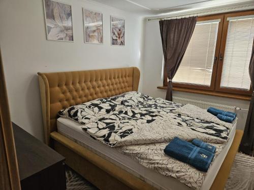 Gallery image of APARTMAN WOLF Luxusné priestranné ubytovanie s Výhľadom na hory s Bezplatným Parkovaním Veľkou SMART TV Rýchlym Optickým Internetom Priamo v PB Tichá lokalita Všetko na blízku Vhodné pre Rodinu Skupinu Pracovné cesty aj Turistiku Plne vybavená Kuchyňa in Považská Bystrica