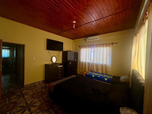 a bedroom with a bed and a television in a room at Jean Pierre in La Merced