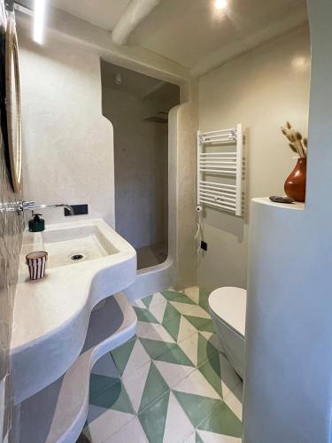 a bathroom with a sink and a toilet at Dar Serenia Rohuna in Rehouna
