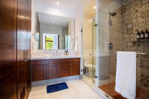a bathroom with a shower and a sink and a toilet at Quiya Beach Residences in Cruz de Huanacaxtle