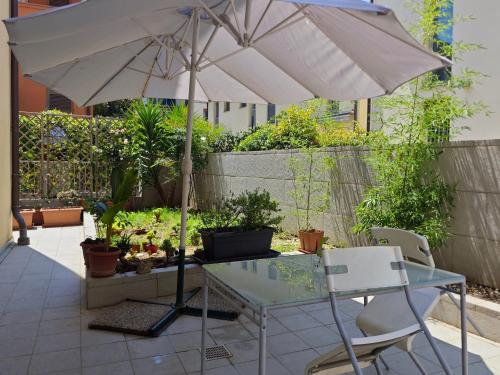 Riverside Private Garden Apartment Lungarno del Tempio