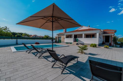 Mediterranean Oasis Villa with Private Pool & Summer Kitchen