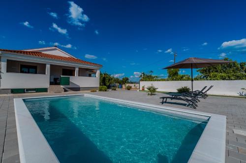 Mediterranean Oasis Villa with Private Pool & Summer Kitchen