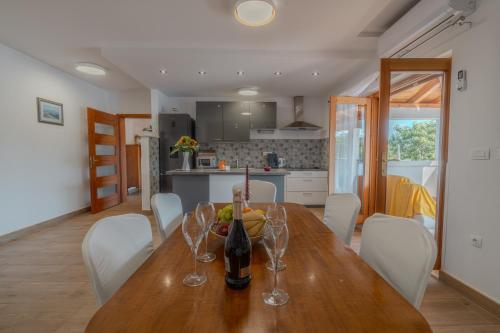 Mediterranean Oasis Villa with Private Pool & Summer Kitchen