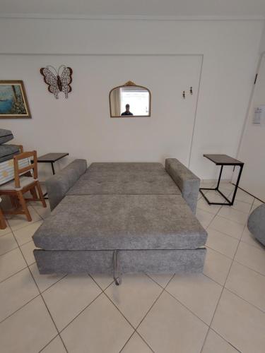 Leo's Sunny Apartment