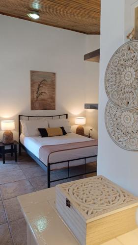 a bedroom with a bed in a room at Sofia Limeni in Limeni