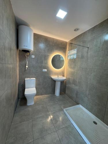 a bathroom with a toilet and a sink at Apartamentos Lebrero in San Fernando