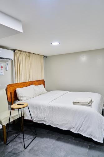a bedroom with a large bed and a chair at Joynest Nest - Private Entry & Bath in Newark