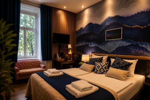 a bedroom with a large bed with a painting on the wall at Urban Budget Hotel- Unique Boutique Hotel on Best Location in Vienna