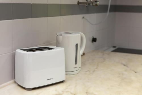 a toaster and coffee maker sitting on a counter at Praia da Luz Coast Flat in Luz