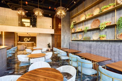 a restaurant with wooden tables and chairs at Golden Valley Hotel in Medellín