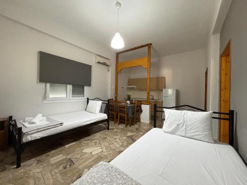 a living room with two beds and a kitchen at Villa Maria in Ofrínion