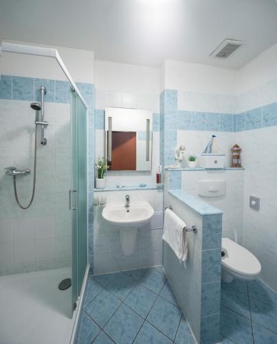 a bathroom with a sink and a shower at Lipno - apartmán C404 in Frymburk