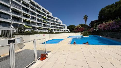 Studio rénové - Clim - Piscine - Plage et commerces