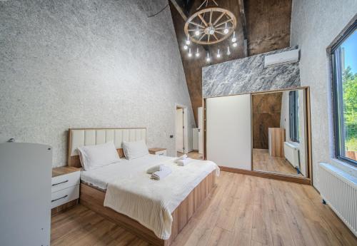 a bedroom with a bed and a large window at Bungalov Azerbaijan in Vǝndam