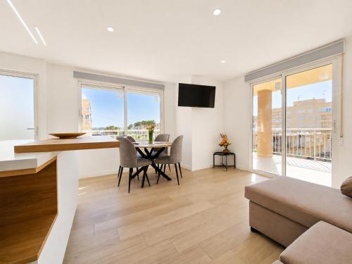 Blue Peak Apartment: Diseño Junto al Mar