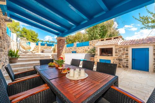 Family friendly house with a swimming pool Sukosan, Zadar - 5818