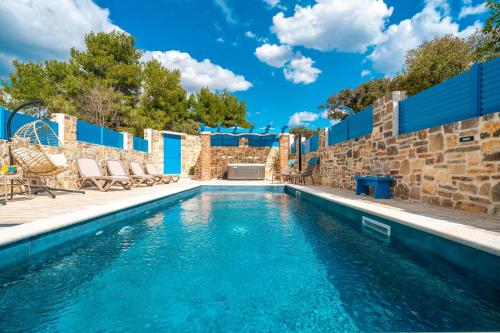 Family friendly house with a swimming pool Sukosan, Zadar - 5818