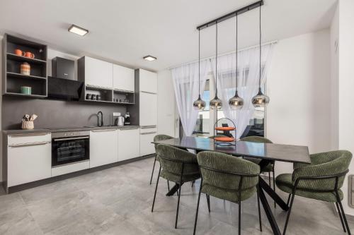 Apartments with parking space Vantacici, Krk - 25536