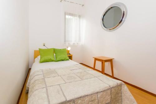 Apartments with parking space Pula - 27705