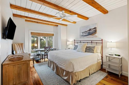 a bedroom with a bed and a desk with a tv at SS3510: 3510 Seascape in Kiawah Island
