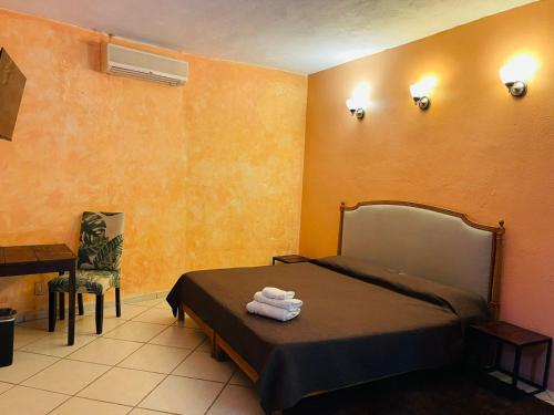 a bedroom with a bed with towels on it at Hotel Camino Surreal Xilitla in Xilitla