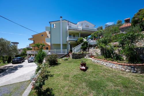 Apartments with parking space Palit, Rab - 22743