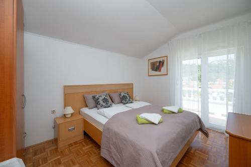 Apartments with parking space Palit, Rab - 22743