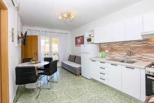 Apartments with parking space Srima - Vodice, Vodice - 25188