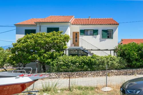Apartments with parking space Supetar, Brac - 27508