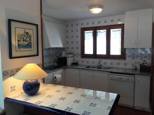 Η κουζίνα ή μικρή κουζίνα στο Casa Neus